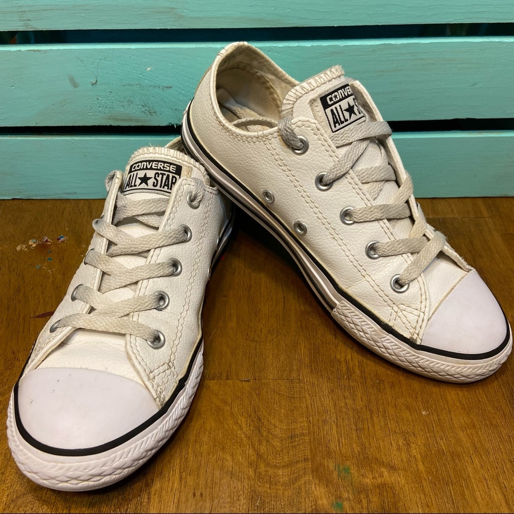 White leather low top converse all star kids shoes size 2